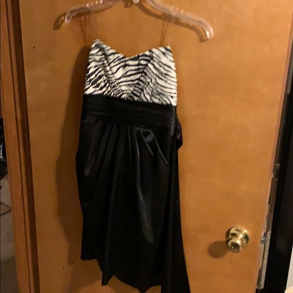 Dress - Picture 2 of 3
